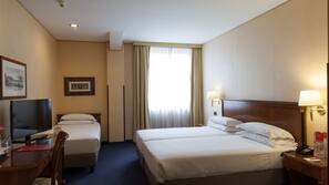 Biancheria da letto di alta qualità, copriletto in piuma, minibar