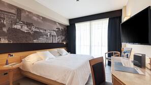 1 bedroom, hypo-allergenic bedding, minibar, in-room safe