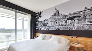 1 bedroom, hypo-allergenic bedding, minibar, in-room safe