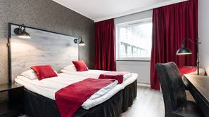 Minibar, gratis wi-fi, sengetøy og rullestoltilpasning