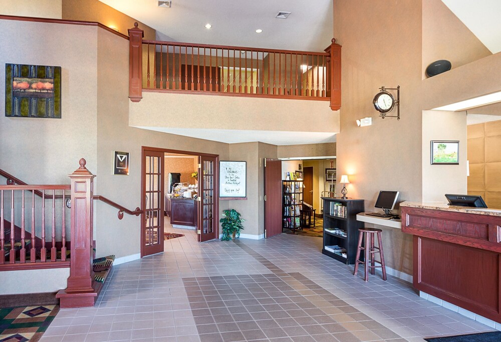 Sleep Inn Suites Acme Traverse City 2018 Room Prices Deals Beach Ocean View Featured Image Lobby