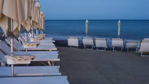 Spiaggia privata nelle vicinanze, lettini da mare, ombrelloni