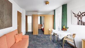 Minibar, Zimmersafe, Schreibtisch, schallisolierte Zimmer
