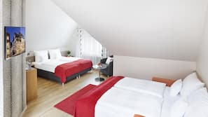 Minibar, Zimmersafe, Schreibtisch, schallisolierte Zimmer