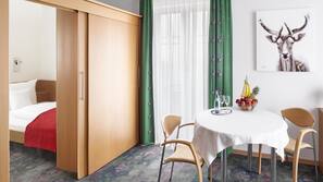 Minibar, Zimmersafe, Schreibtisch, schallisolierte Zimmer
