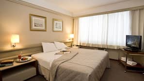 Roupas de cama antialérgicas, frigobar, cofres nos quartos