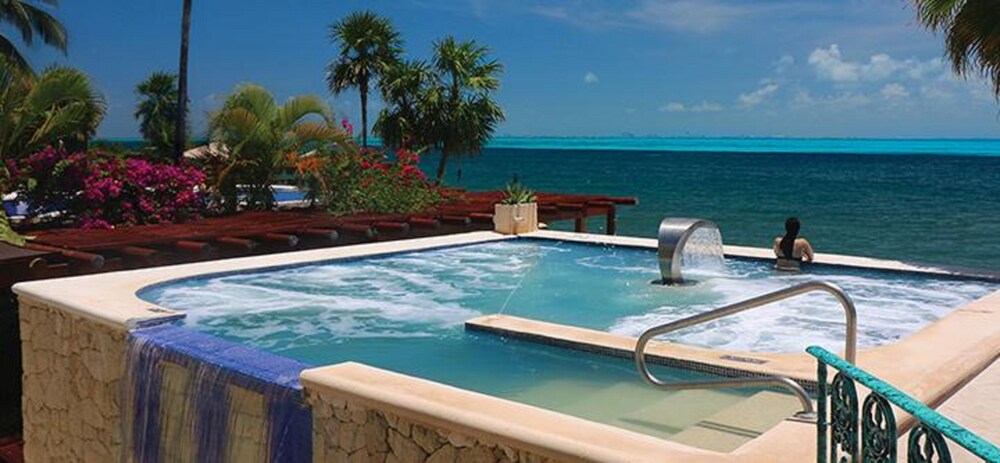 Outdoor spa tub, Zoetry Villa Rolandi Isla Mujeres Cancun - All Inclusive