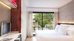 Minibar, in-room safe, free WiFi, wheelchair access