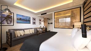 Down duvet, in-room safe, desk, blackout curtains