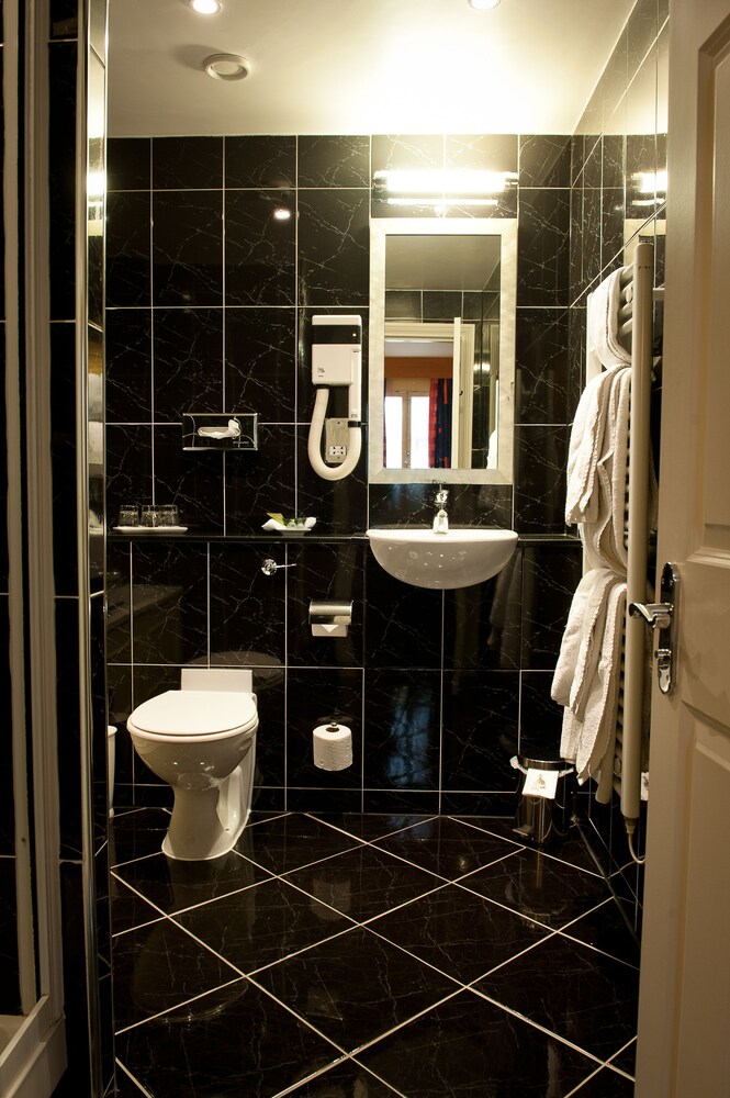 Bathroom, The Bull Hotel, Sure Hotel Collection by Best Western