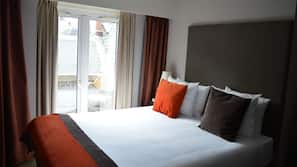 Roupas de cama premium, edredons de pluma, frigobar, cofres nos quartos
