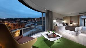 Hochwertige Bettwaren, Daunenbettdecken, Minibar, Zimmersafe