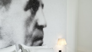 Copriletto in piuma, una cassaforte in camera, una scrivania