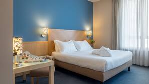 Luxe beddengoed, een minibar, een kluis op de kamer, een bureau