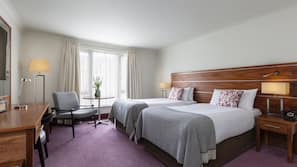 1 quarto, cofres nos quartos, escrivaninha, cortinas blackout