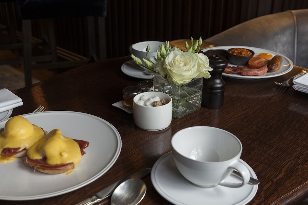 Breakfast area, Roseate House London