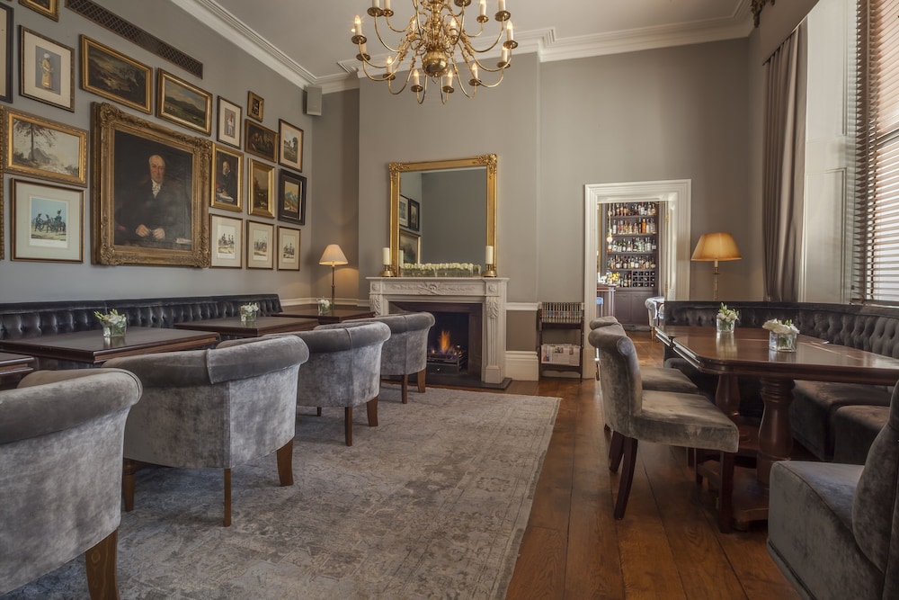 Lobby sitting area, Roseate House London