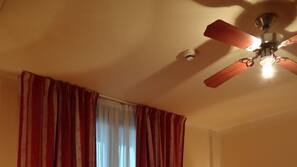 Minibar, wifi gratis, ropa de cama