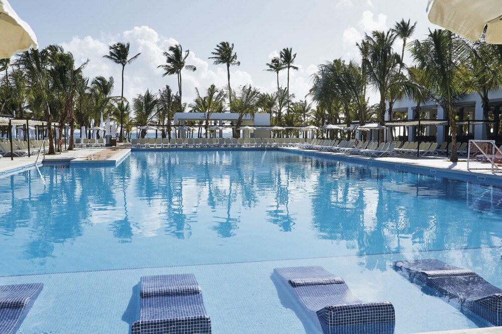 Outdoor pool, Riu Bambu All Inclusive