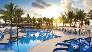 4 piscinas al aire libre, sombrillas, tumbonas