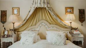 Premium bedding, individually decorated, individually furnished, desk