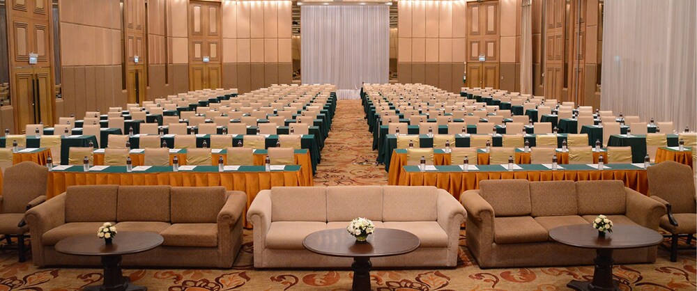 Arnoma Grand In Bangkok Hotel Rates Reviews On Orbitz Arnoma Grand In Bangkok Hotel Rates Reviews On Orbitz