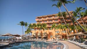 2 piscinas al aire libre, sombrillas, tumbonas
