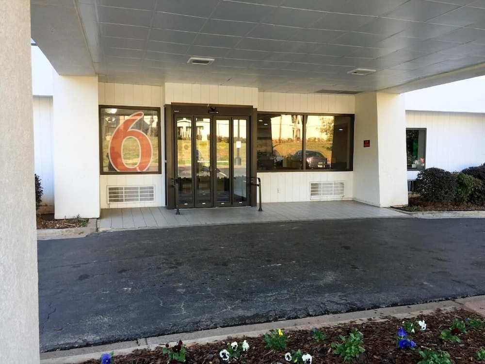 Motel 6 Norcross, GA