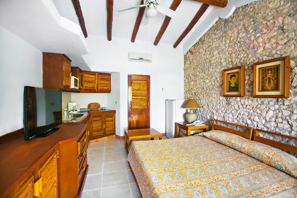 Private kitchenette, Casa del Mar Cozumel Hotel & Dive Resort