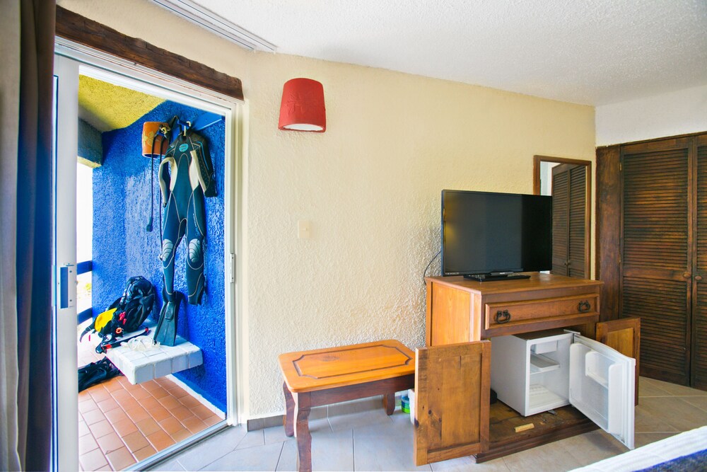 Mini-refrigerator, Casa del Mar Cozumel Hotel & Dive Resort