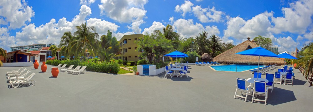 Outdoor pool, Casa del Mar Cozumel Hotel & Dive Resort