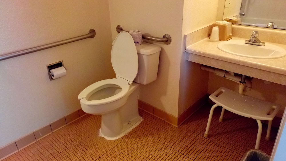 Bathroom, Masters Inn Doraville