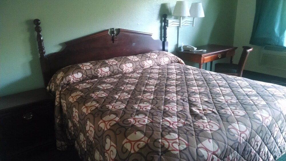 Room, Masters Inn Doraville