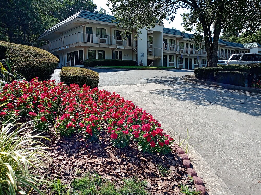 Front of property, Masters Inn Doraville