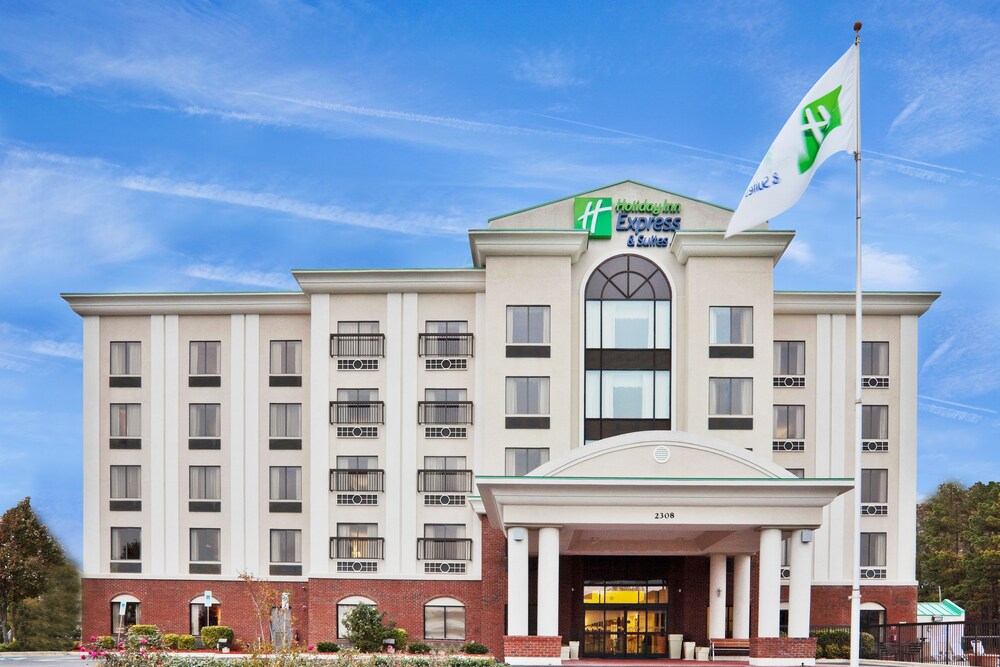 Holiday Inn Express Hotel Suites Wilson Downtown In Rocky - 