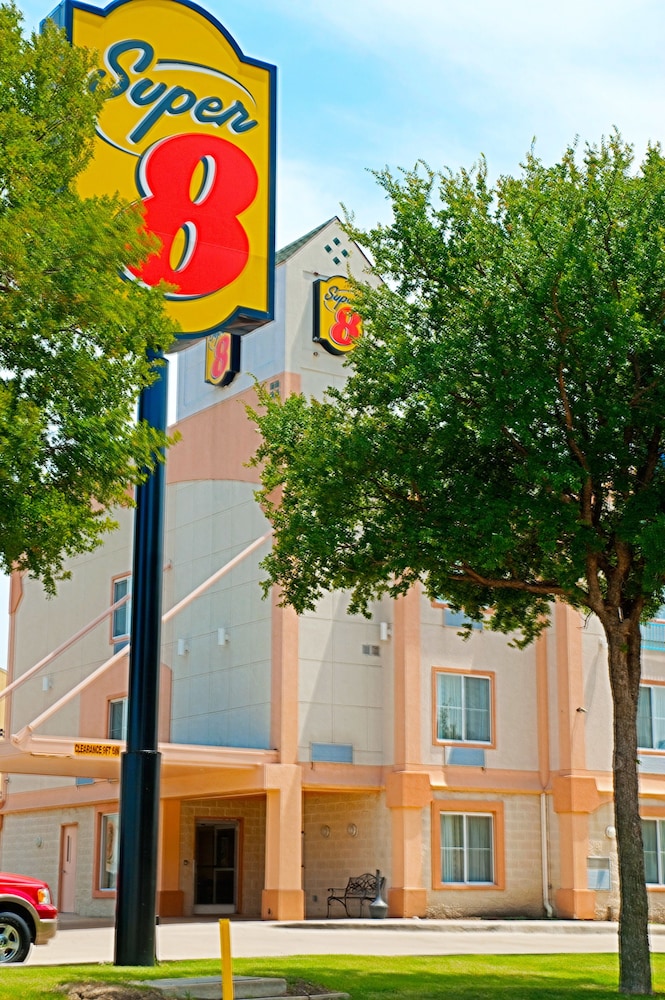 Front of property, Super 8 by Wyndham Irving/DFW Apt/North