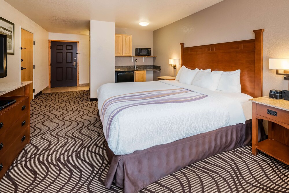 Best Western Plus Riverfront Hotel & Suites