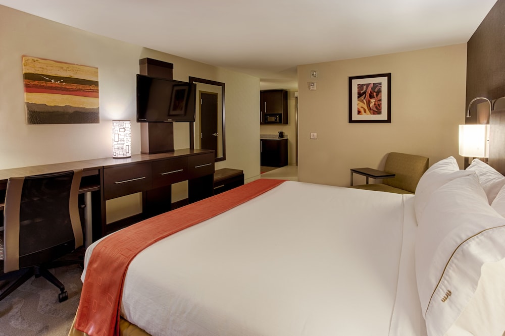 Holiday Inn Express & Suites Baltimore West - Catonsville, an IHG Hotel