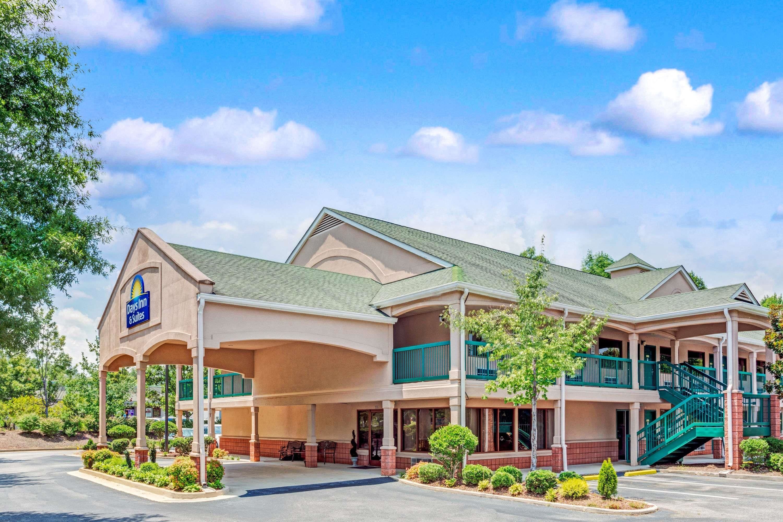 Days Inn & Suites by Wyndham Peachtree City in Peachtree City, United States