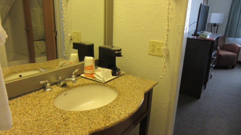 Quality Inn & Suites West