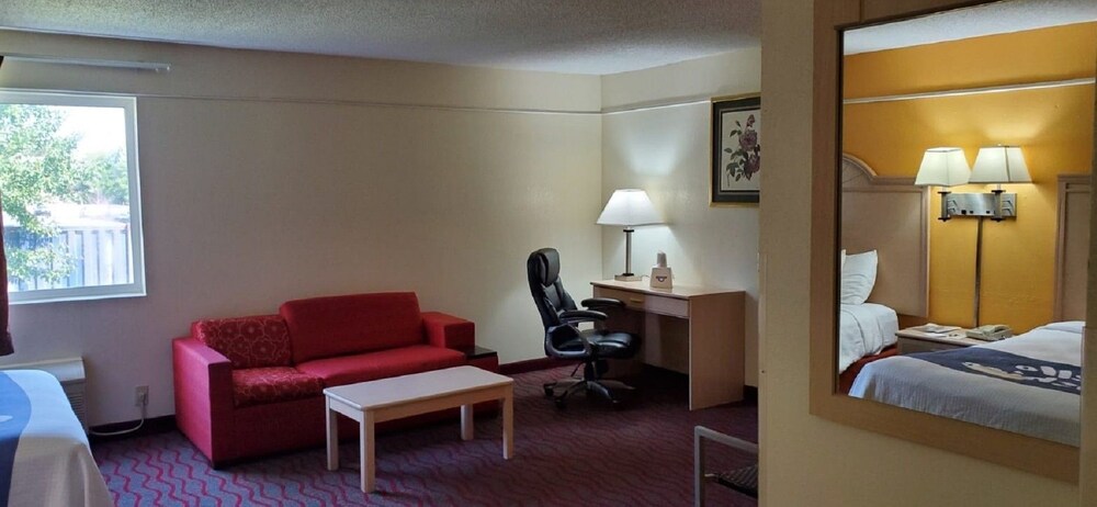 Days Inn by Wyndham Kansas City International Airport