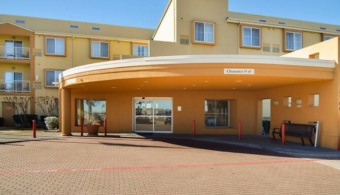 Comfort Suites Dfw Airport In Dallas Tx Expedia