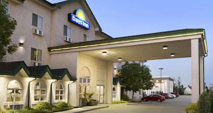 Days Inn by Wyndham Steinbach