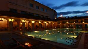 Outdoor pool, pool loungers