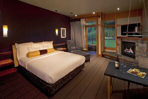 Premium bedding, down comforters, minibar, in-room safe