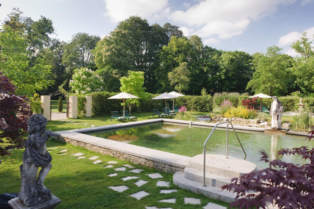 Outdoor pool, Château De Germigney