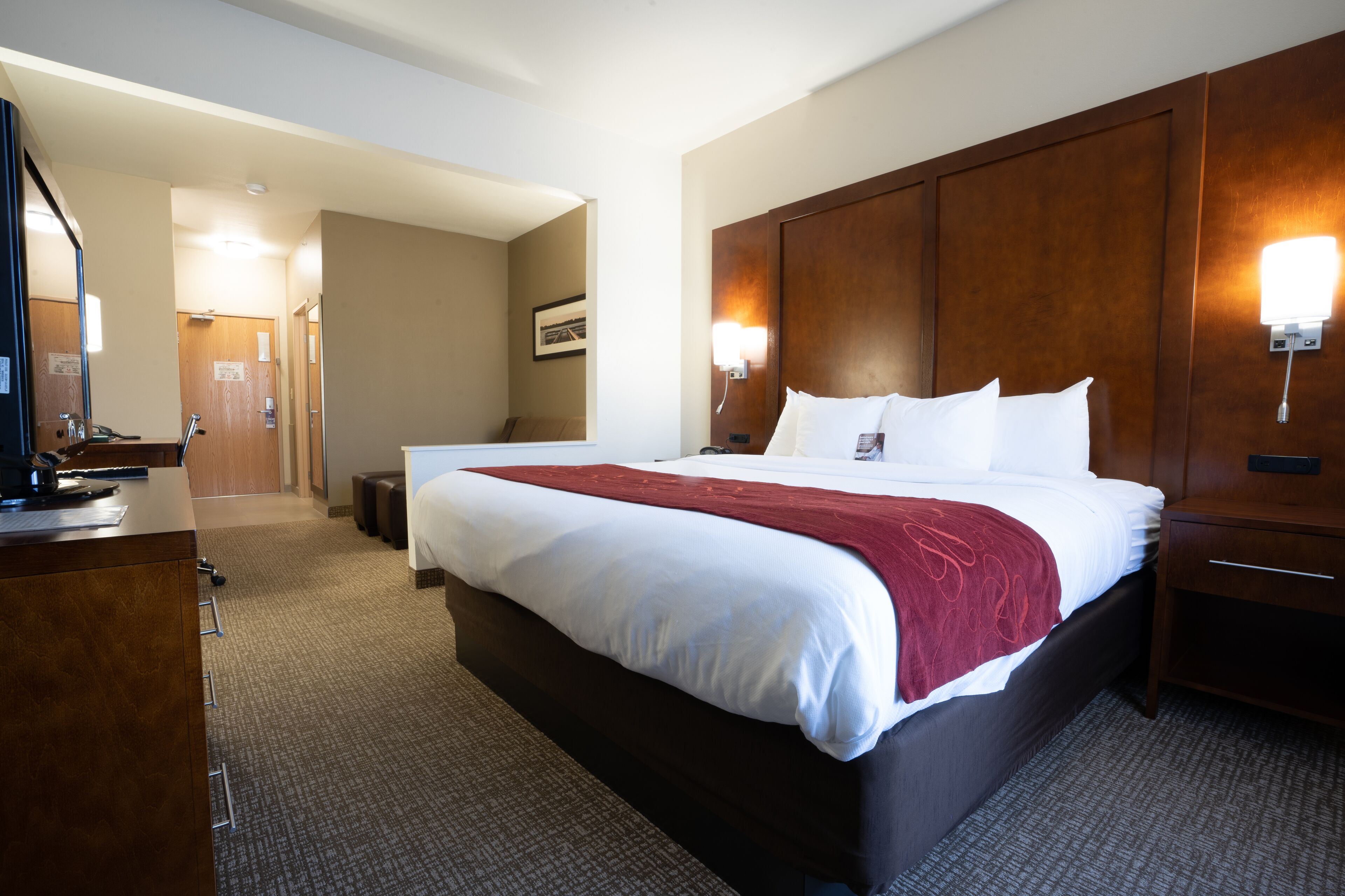 rapid suites lodge comfort river hotel baxter ironing blackout workspace drapes desk laptop iron lastminute