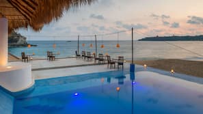 2 outdoor pools