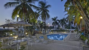Outdoor pool, sun loungers