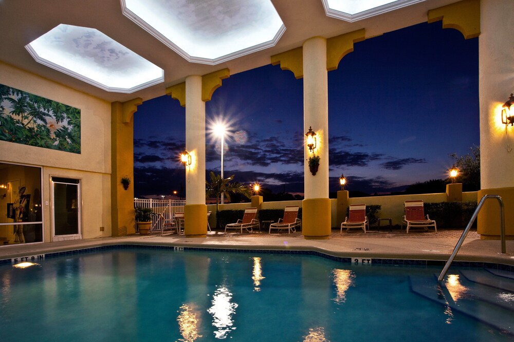 Terrace/patio, Holiday Inn Express Hotels & Suites Cocoa Beach, an IHG Hotel